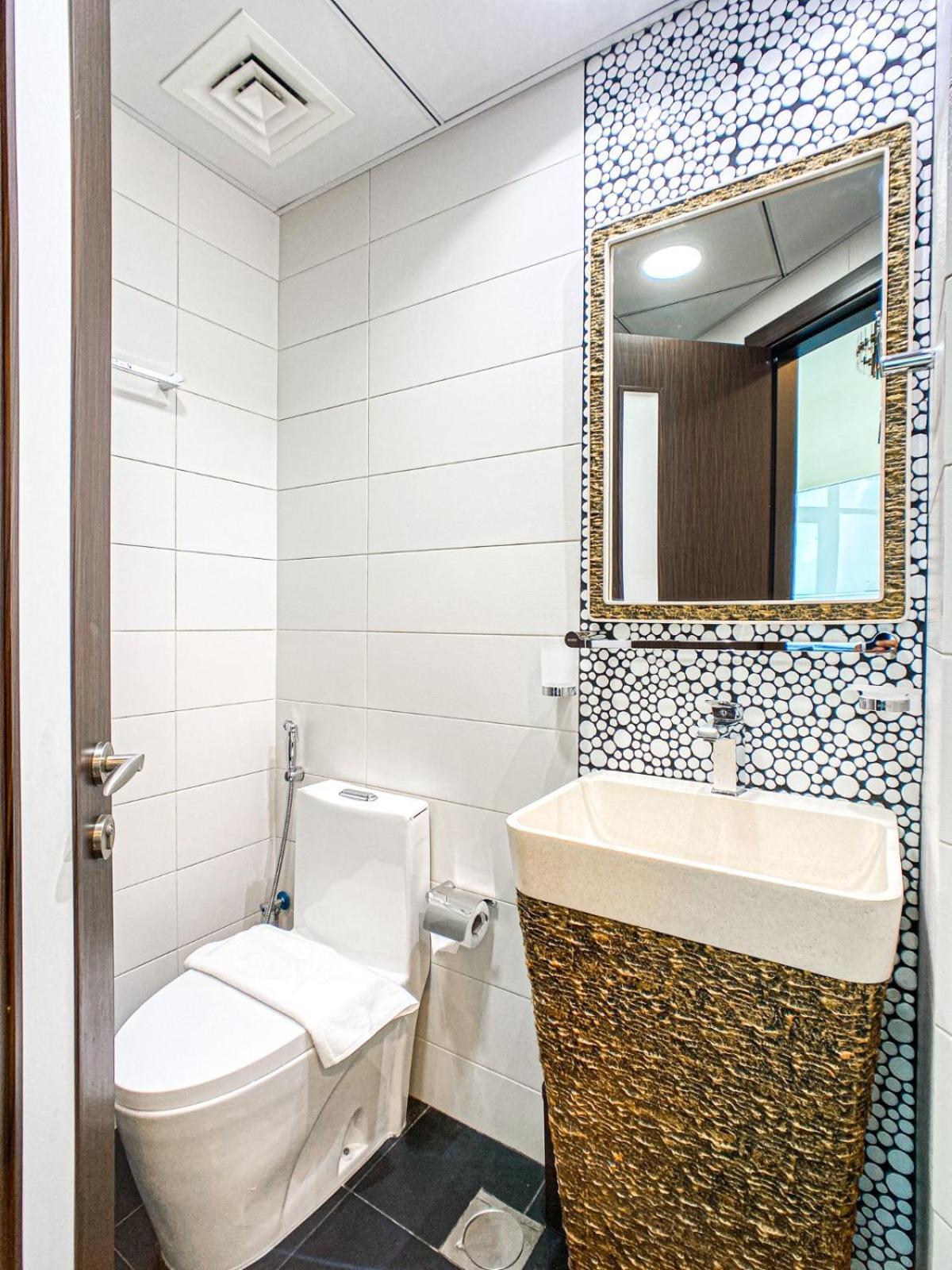Chic Urban Escape 1br In Bayz By Danube-18