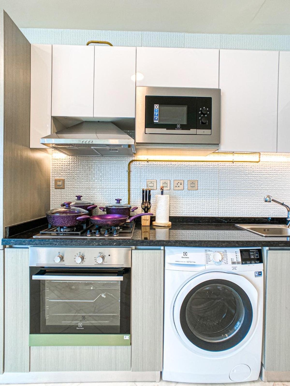 Chic Urban Escape 1br In Bayz By Danube-18 *